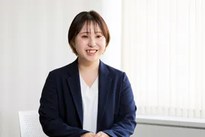 利用者に向けてメッセージを語る鈴木 愛美
