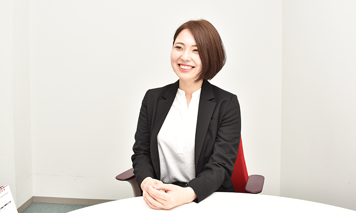 利用者に向けてメッセージを語る早水 綾香