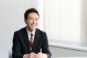 利用者に向けてメッセージを語る中嶋 千博