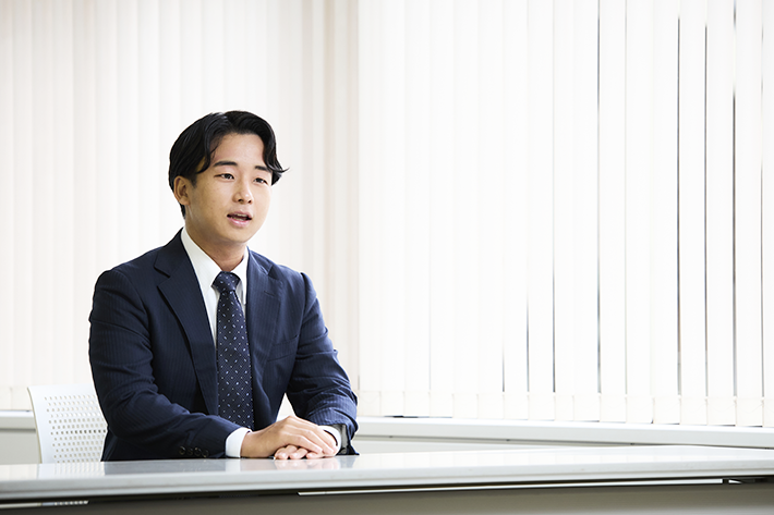 利用者に向けてメッセージを語る小川 広翔