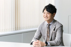 利用者に向けてメッセージを語る斉藤 淳
