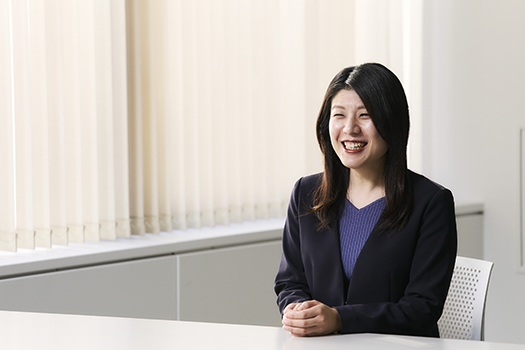 利用者に向けてメッセージを語る久保 佳奈子
