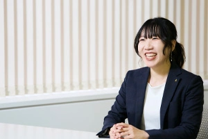 利用者に向けてメッセージを語る石松 香純