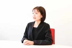 利用者に向けてメッセージを語る細江 真帆
