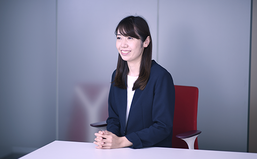 利用者に向けてメッセージを語る佐田 美優