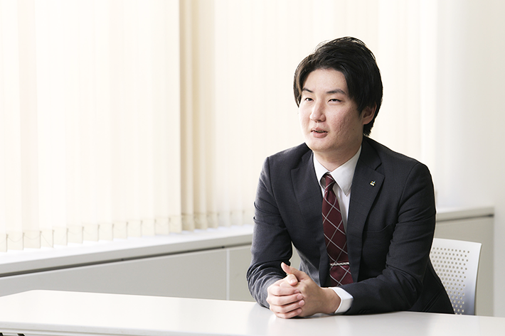 利用者に向けてメッセージを語る内山 駿介