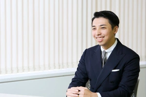 利用者に向けてメッセージを語る清水 俊冴